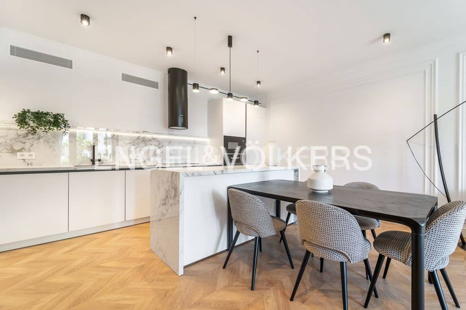 3 quarto Apartamento para venda em Estepona com piscina garagem - 1 050 000 € (Ref: 9733501)