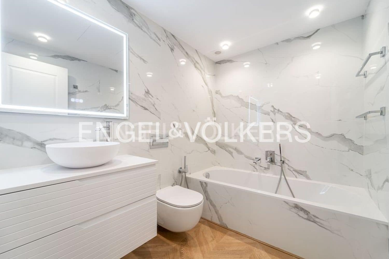 3 quarto Apartamento para venda em Estepona com piscina garagem - 1 050 000 € (Ref: 9733501)