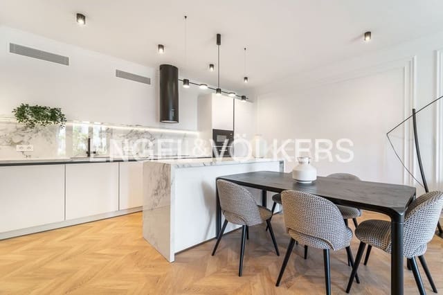 3 quarto Apartamento para venda em El Velerín, Estepona com piscina garagem - 1 050 000 € (Ref: 9733501)