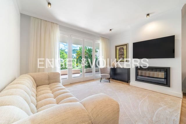 3 quarto Apartamento para venda em El Velerín, Estepona com piscina garagem - 1 050 000 € (Ref: 9733501)