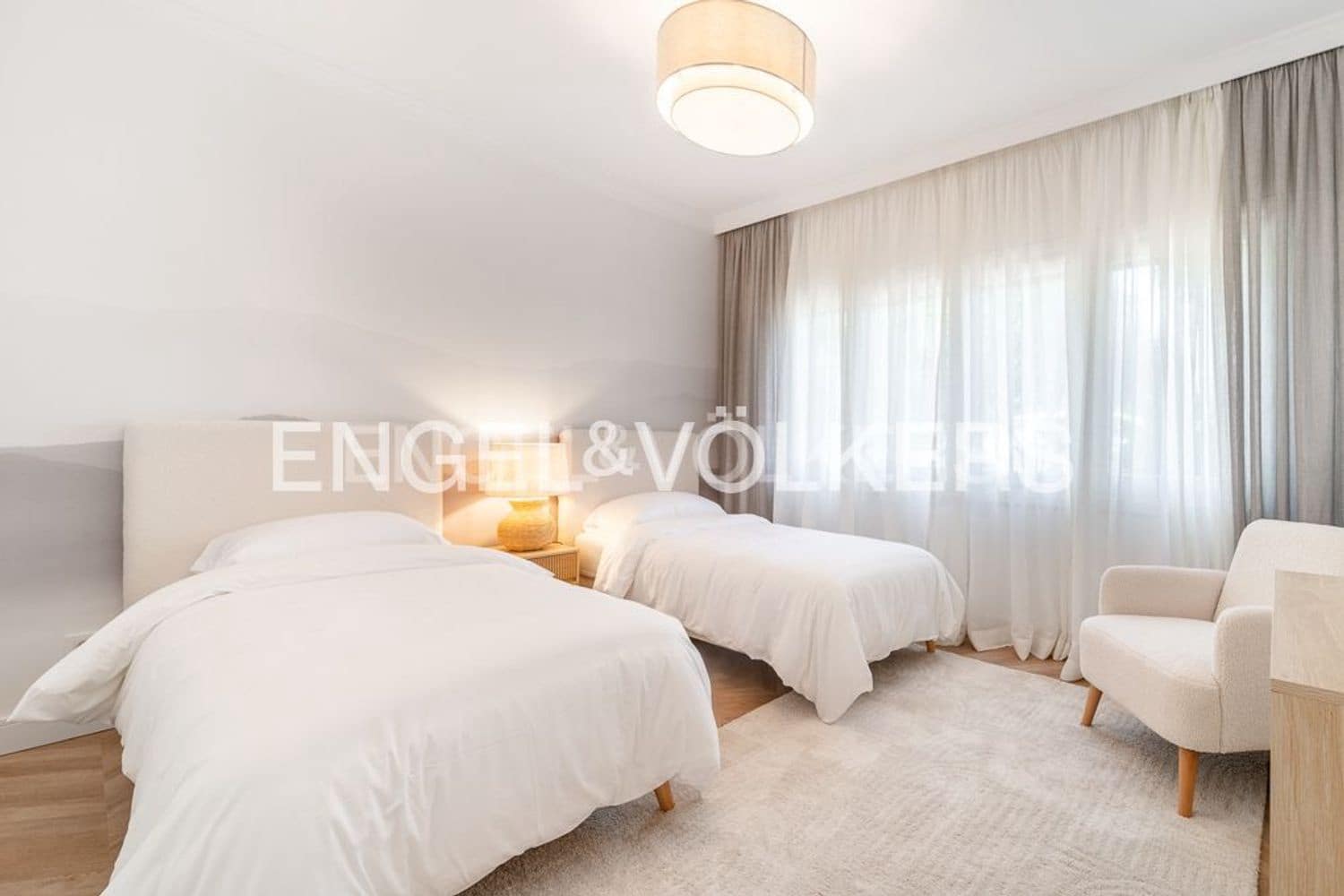 3 quarto Apartamento para venda em Estepona com piscina garagem - 1 050 000 € (Ref: 9733501)