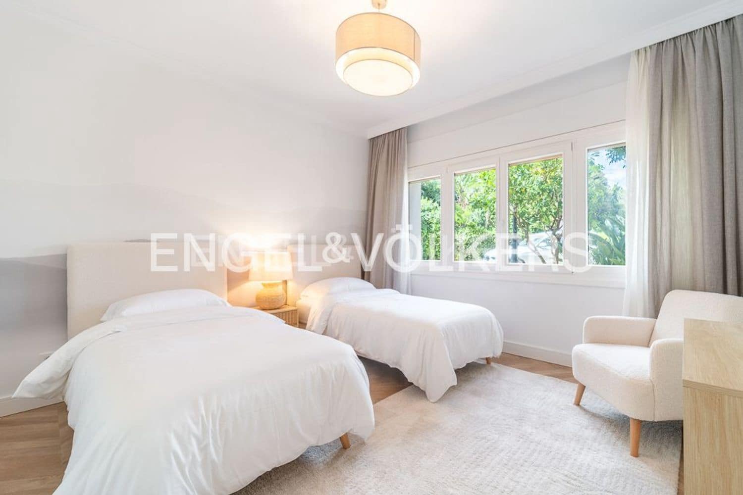 3 quarto Apartamento para venda em Estepona com piscina garagem - 1 050 000 € (Ref: 9733501)