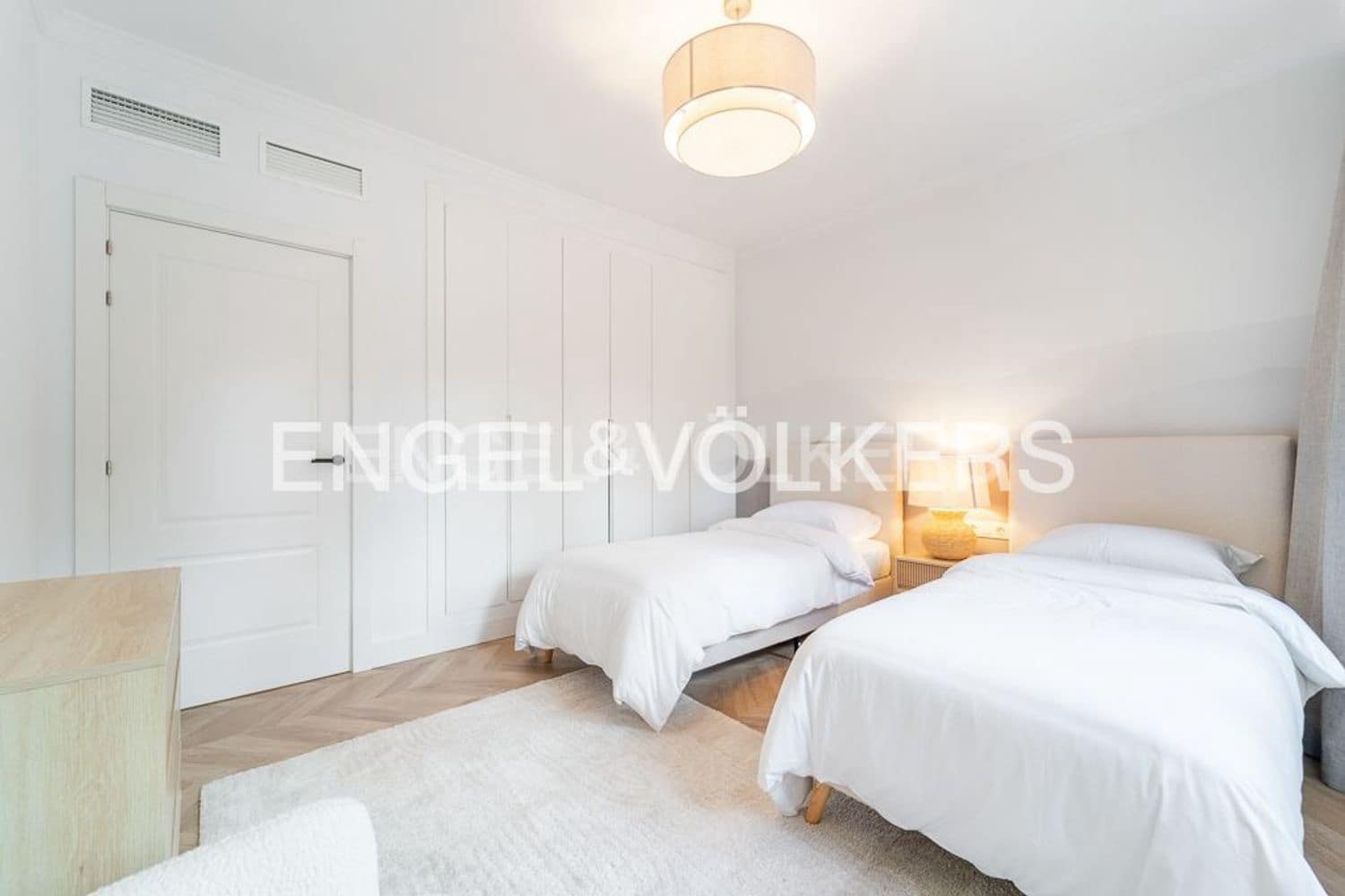 3 quarto Apartamento para venda em Estepona com piscina garagem - 1 050 000 € (Ref: 9733501)