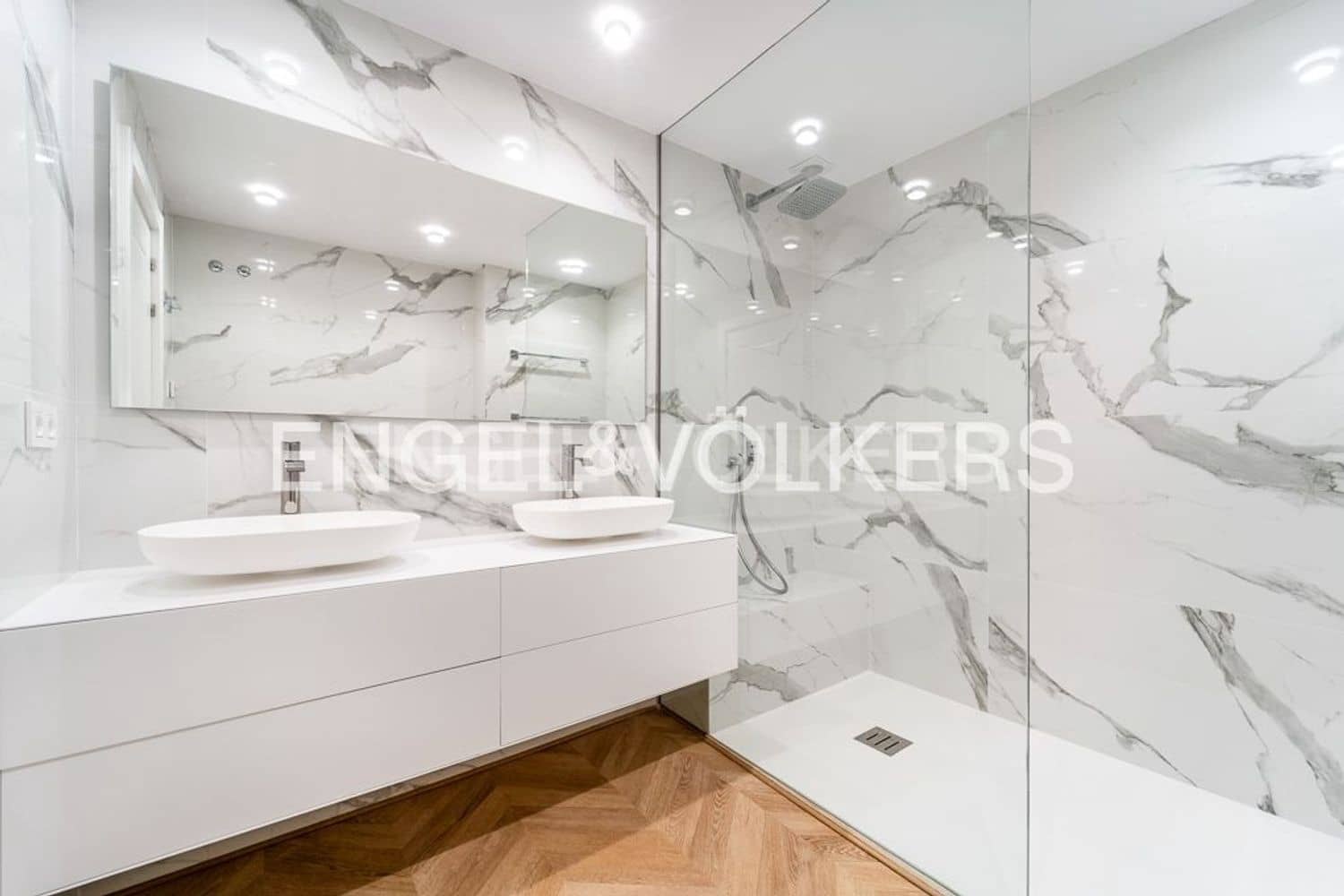 3 quarto Apartamento para venda em Estepona com piscina garagem - 1 050 000 € (Ref: 9733501)