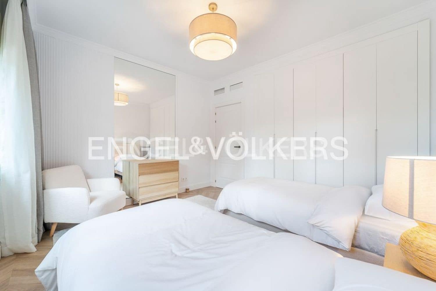 3 quarto Apartamento para venda em Estepona com piscina garagem - 1 050 000 € (Ref: 9733501)