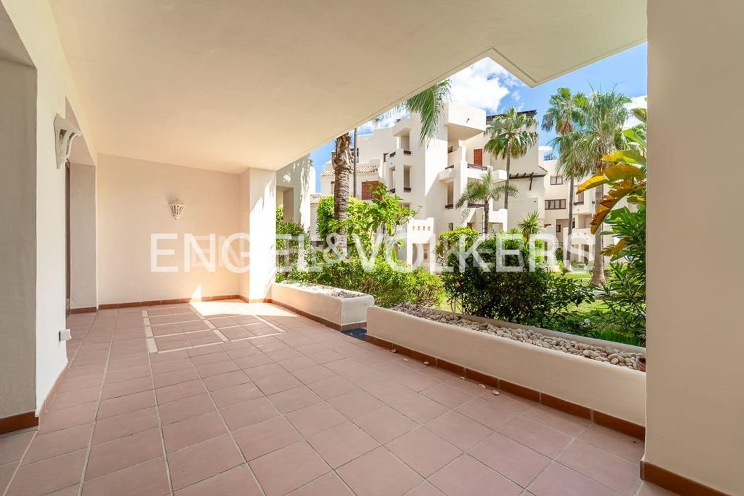 3 quarto Apartamento para venda em Estepona com piscina garagem - 1 050 000 € (Ref: 9733501)