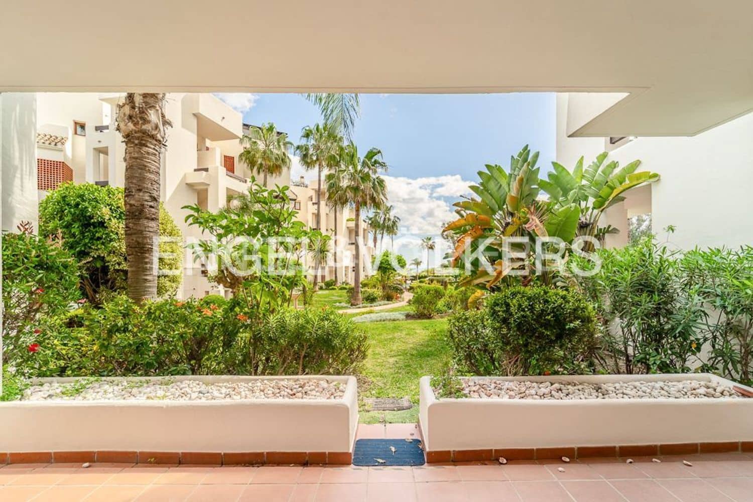 3 quarto Apartamento para venda em Estepona com piscina garagem - 1 050 000 € (Ref: 9733501)