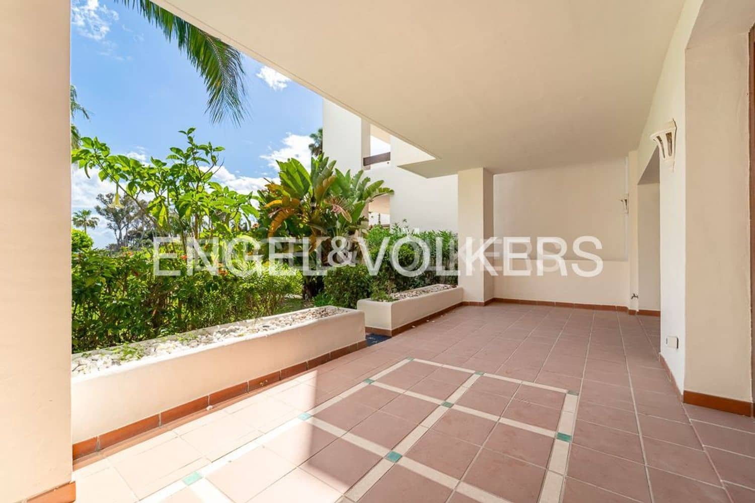 3 quarto Apartamento para venda em Estepona com piscina garagem - 1 050 000 € (Ref: 9733501)