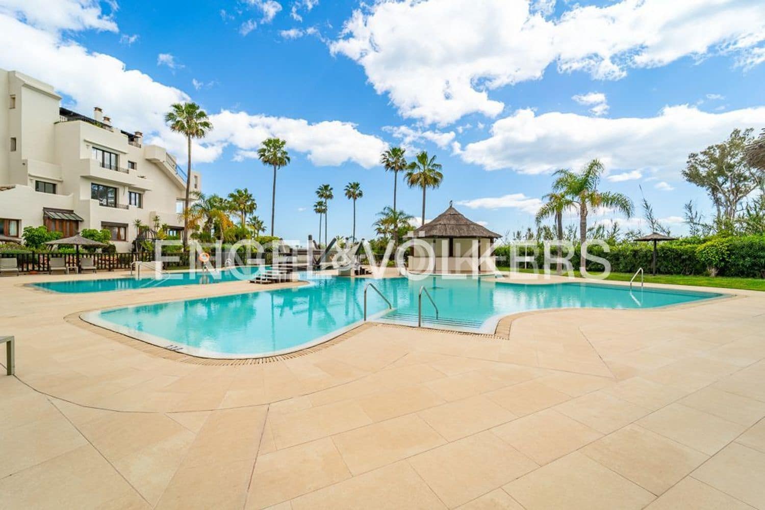 3 quarto Apartamento para venda em Estepona com piscina garagem - 1 050 000 € (Ref: 9733501)