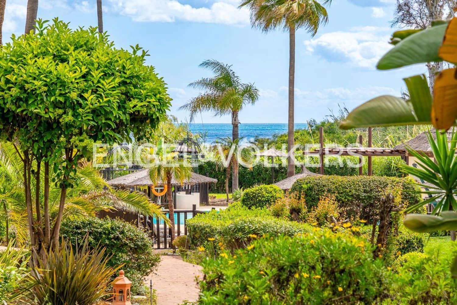 3 quarto Apartamento para venda em Estepona com piscina garagem - 1 050 000 € (Ref: 9733501)