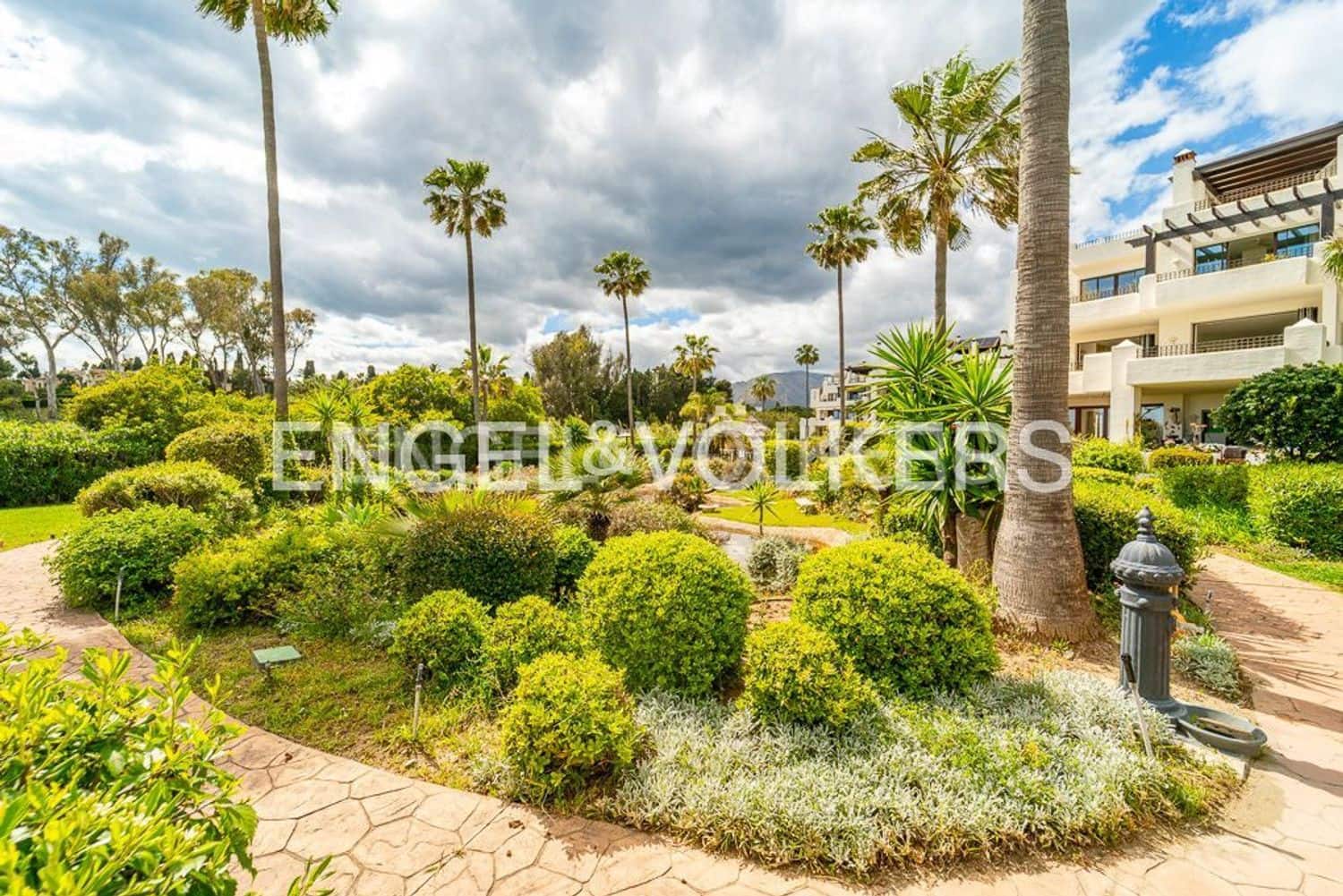 3 quarto Apartamento para venda em Estepona com piscina garagem - 1 050 000 € (Ref: 9733501)