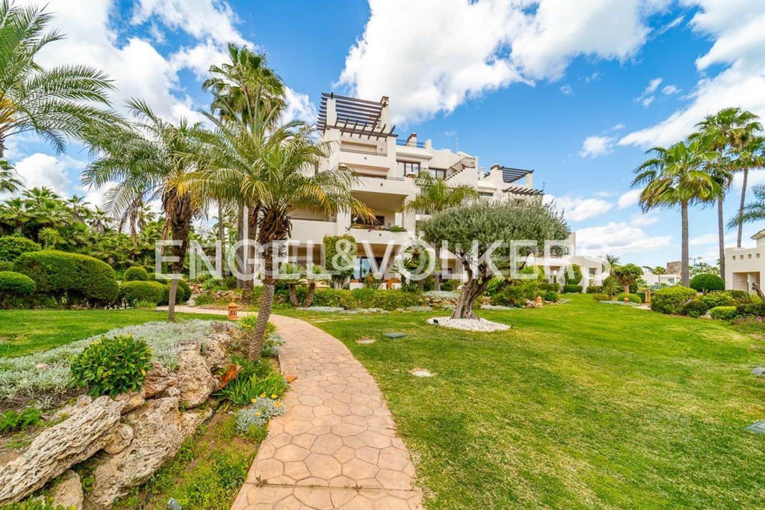 3 quarto Apartamento para venda em Estepona com piscina garagem - 1 050 000 € (Ref: 9733501)