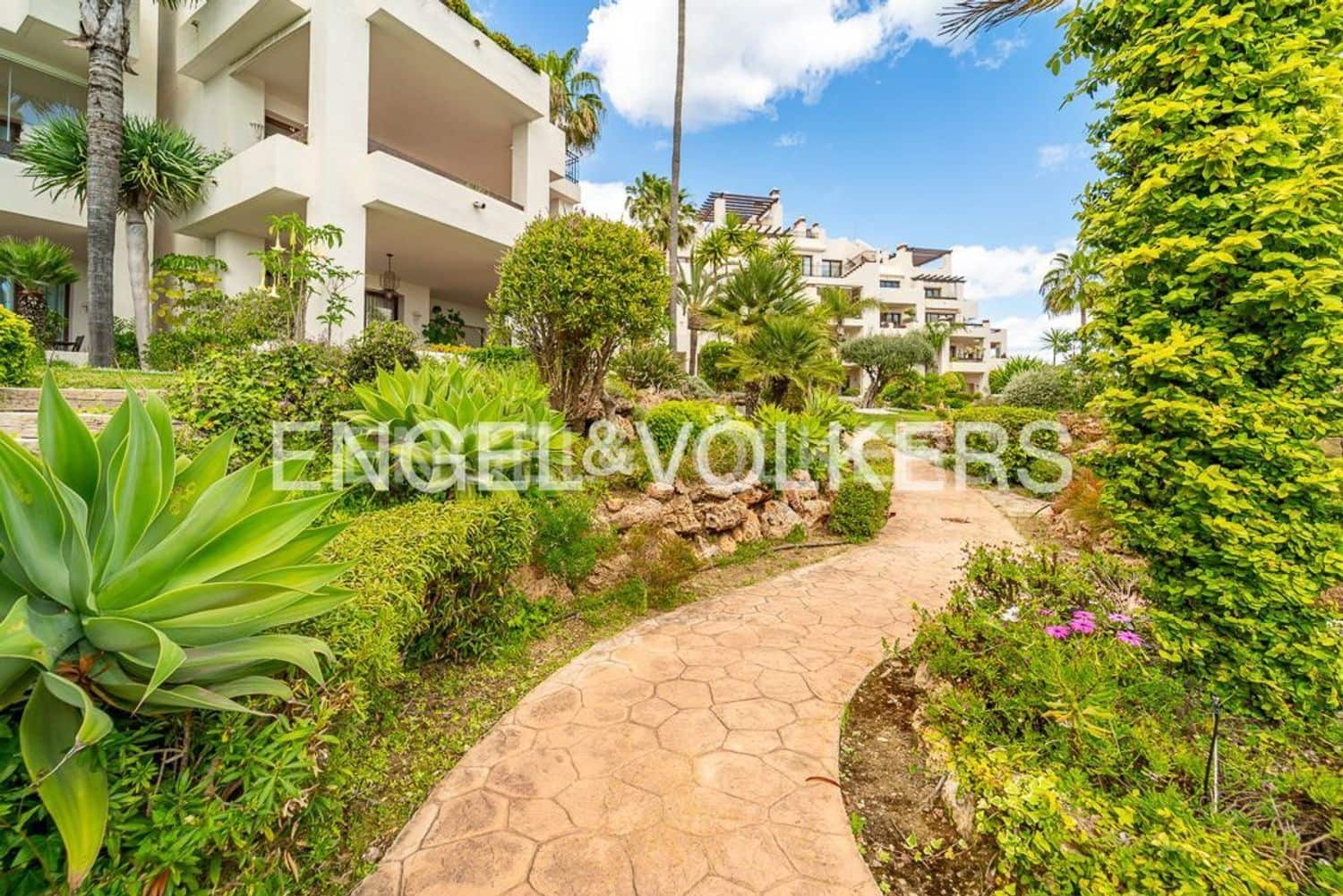 3 quarto Apartamento para venda em Estepona com piscina garagem - 1 050 000 € (Ref: 9733501)