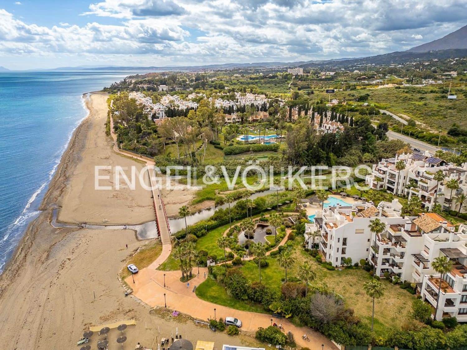 3 quarto Apartamento para venda em Estepona com piscina garagem - 1 050 000 € (Ref: 9733501)