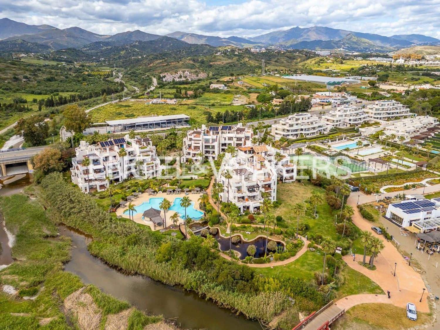 3 quarto Apartamento para venda em Estepona com piscina garagem - 1 050 000 € (Ref: 9733501)