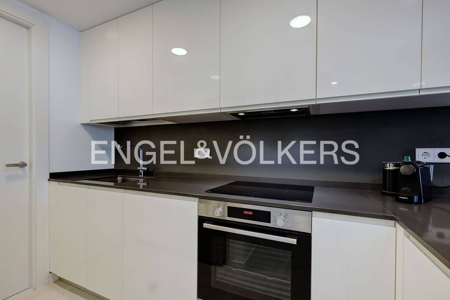 2 bedroom Apartment for sale in New Golden Mile with pool garage - € 434,500 (Ref: 9733505)