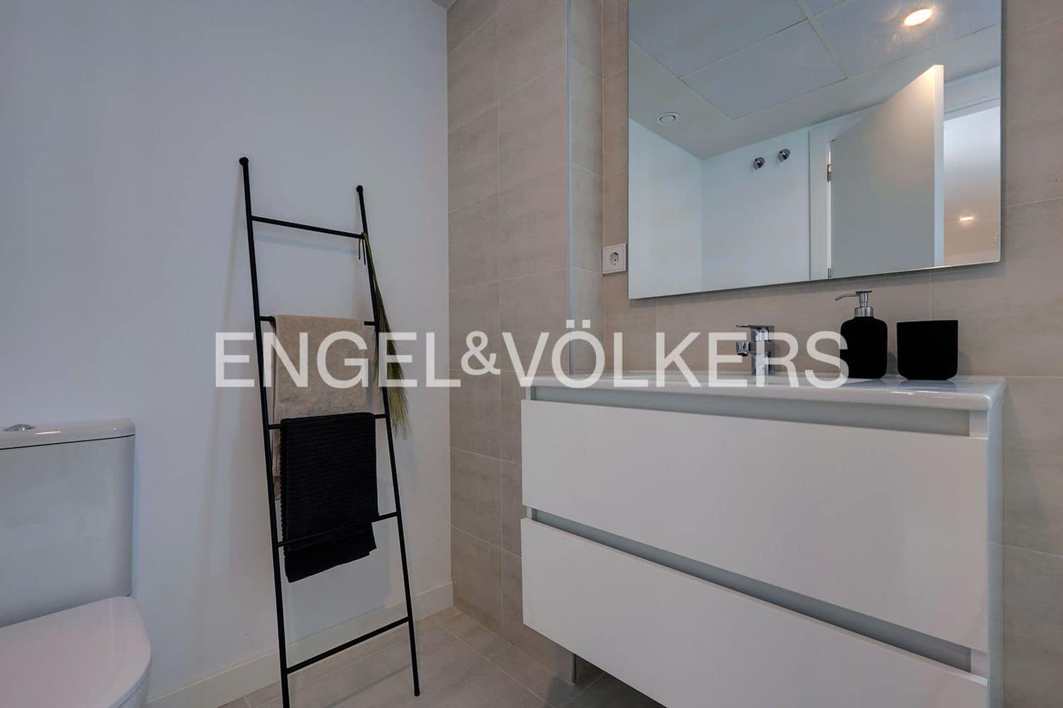 2 bedroom Apartment for sale in New Golden Mile with pool garage - € 434,500 (Ref: 9733505)