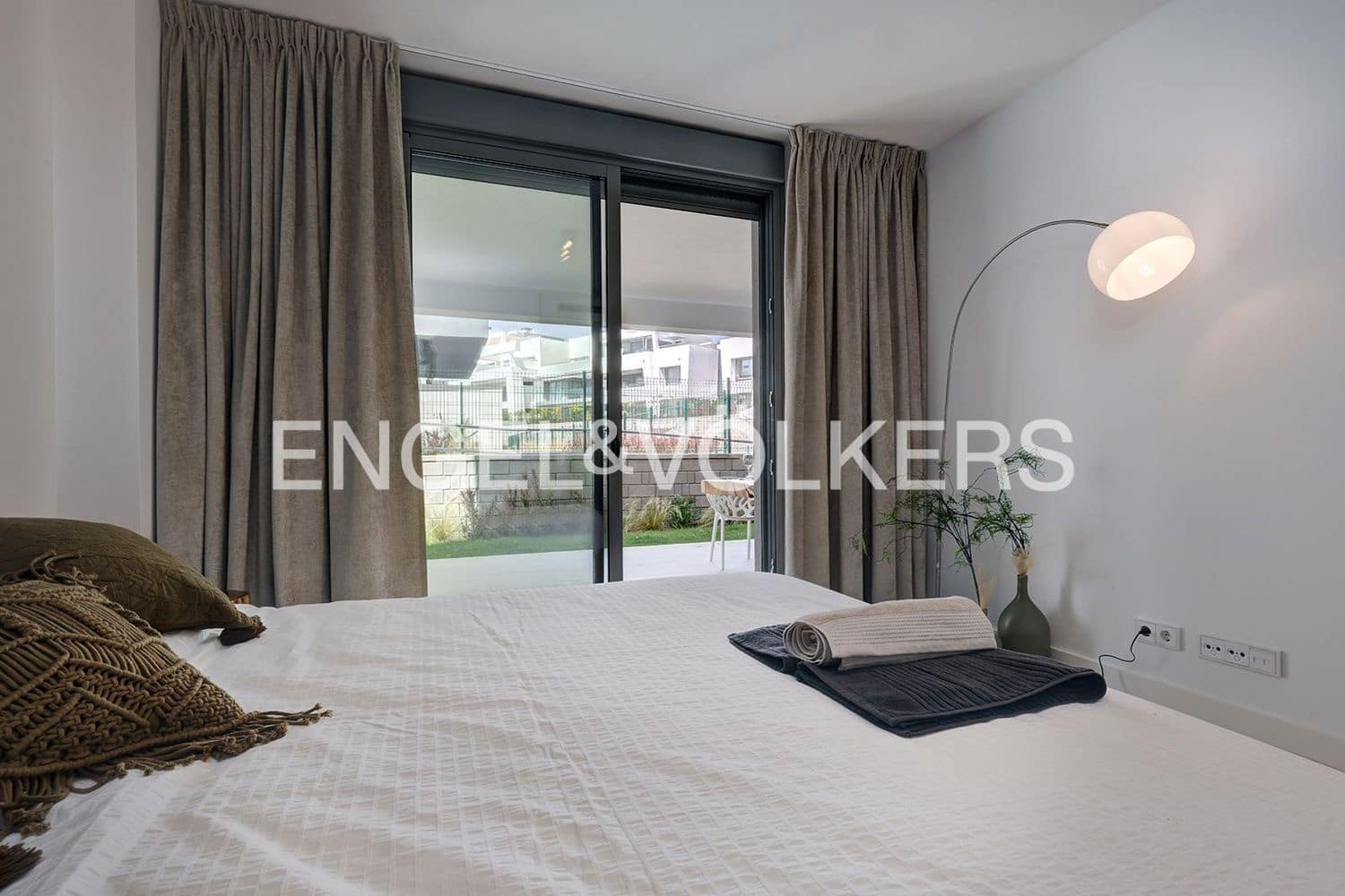 2 bedroom Apartment for sale in New Golden Mile with pool garage - € 434,500 (Ref: 9733505)