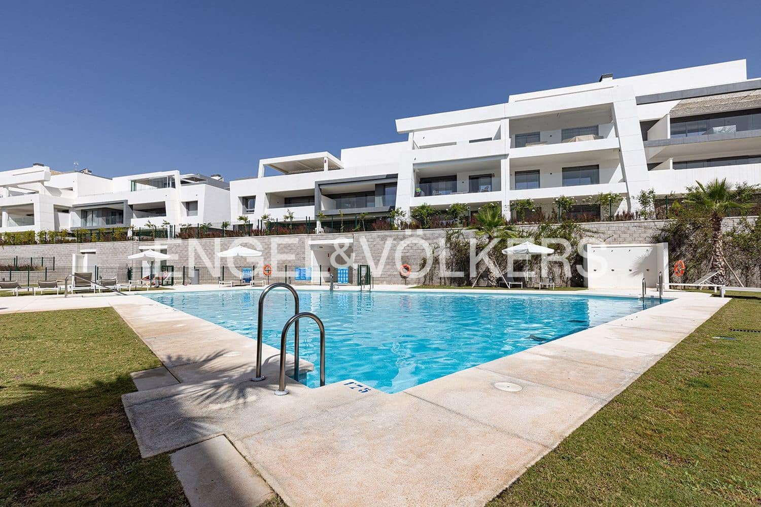 2 bedroom Apartment for sale in New Golden Mile with pool garage - € 434,500 (Ref: 9733505)