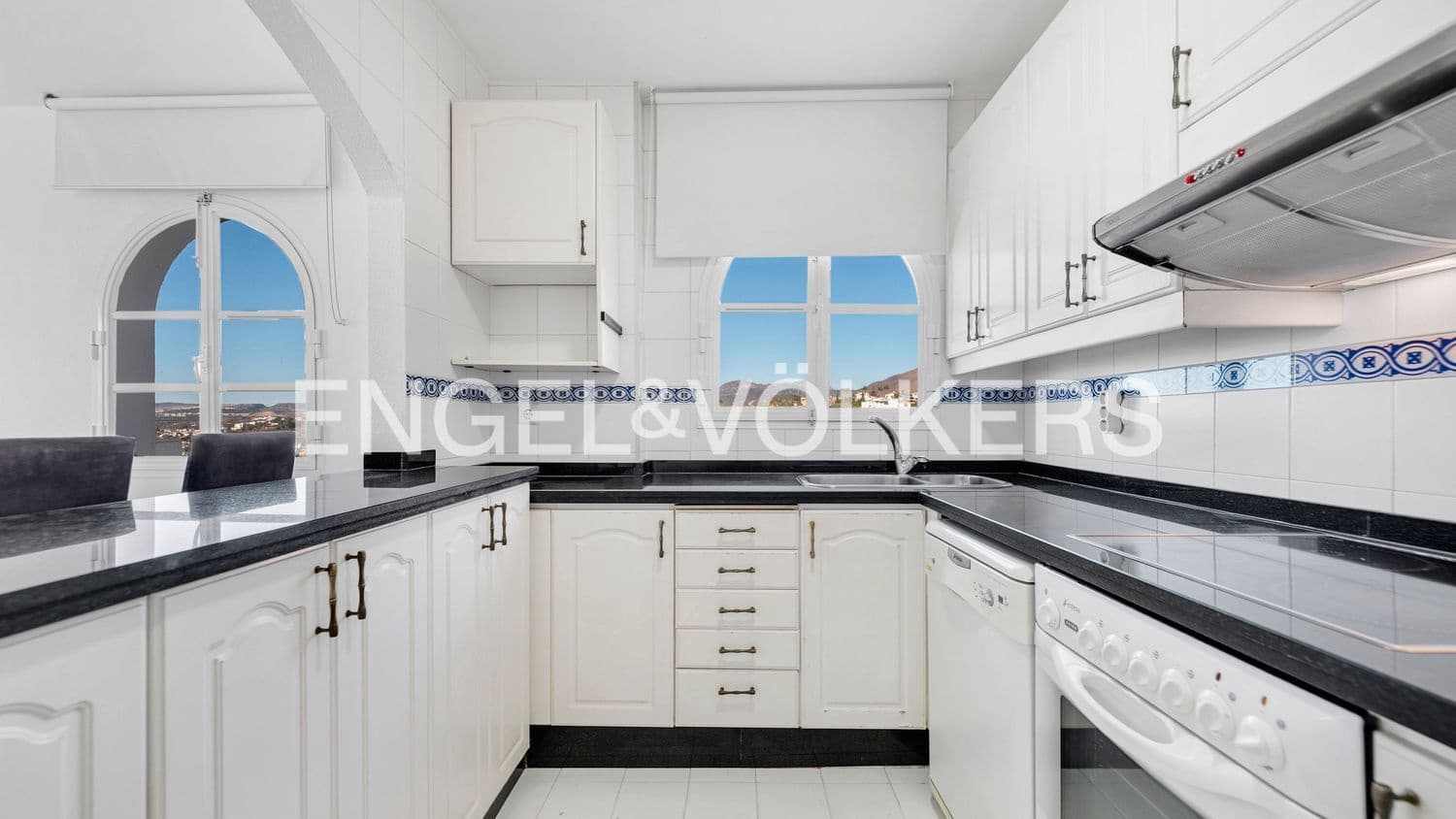 3 quarto Apartamento para venda em Estepona com piscina garagem - 650 000 € (Ref: 9733507)