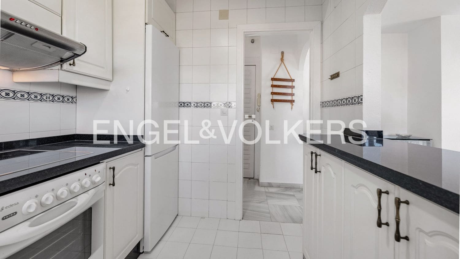 3 quarto Apartamento para venda em Estepona com piscina garagem - 650 000 € (Ref: 9733507)