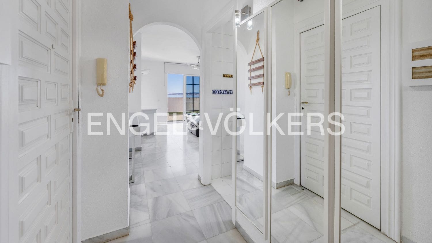 3 quarto Apartamento para venda em Estepona com piscina garagem - 650 000 € (Ref: 9733507)