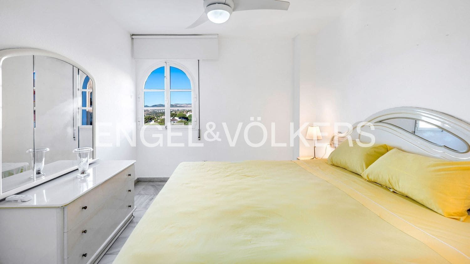 3 quarto Apartamento para venda em Estepona com piscina garagem - 650 000 € (Ref: 9733507)