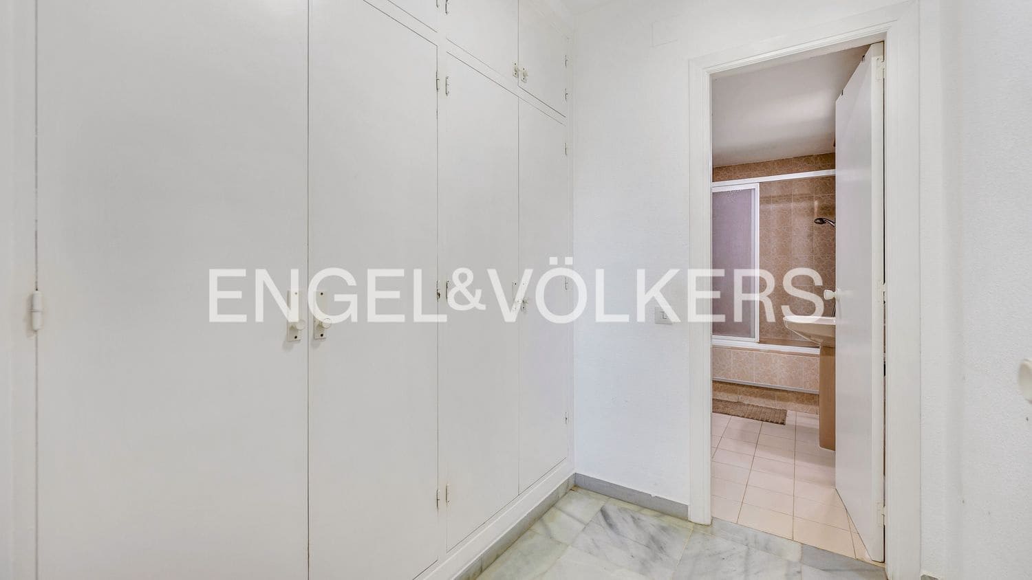 3 quarto Apartamento para venda em Estepona com piscina garagem - 650 000 € (Ref: 9733507)