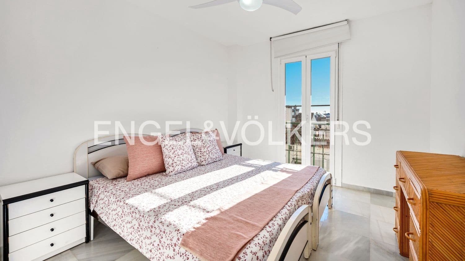 3 quarto Apartamento para venda em Estepona com piscina garagem - 650 000 € (Ref: 9733507)