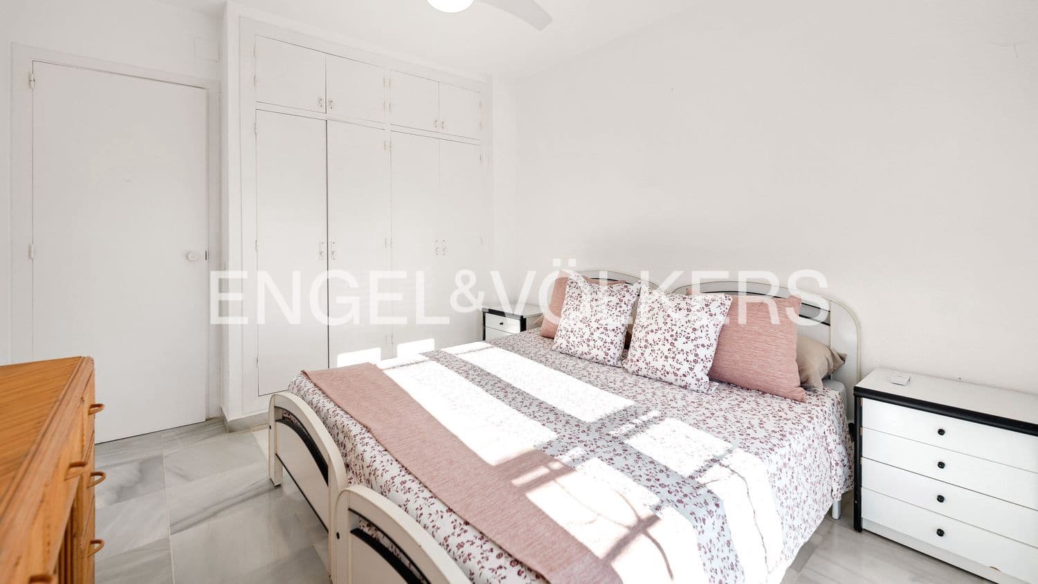 3 quarto Apartamento para venda em Estepona com piscina garagem - 650 000 € (Ref: 9733507)