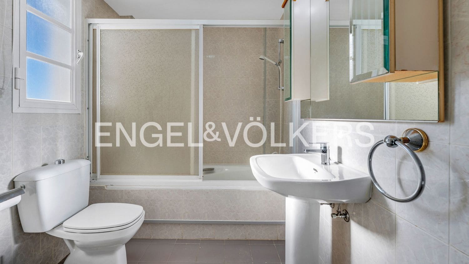 3 quarto Apartamento para venda em Estepona com piscina garagem - 650 000 € (Ref: 9733507)