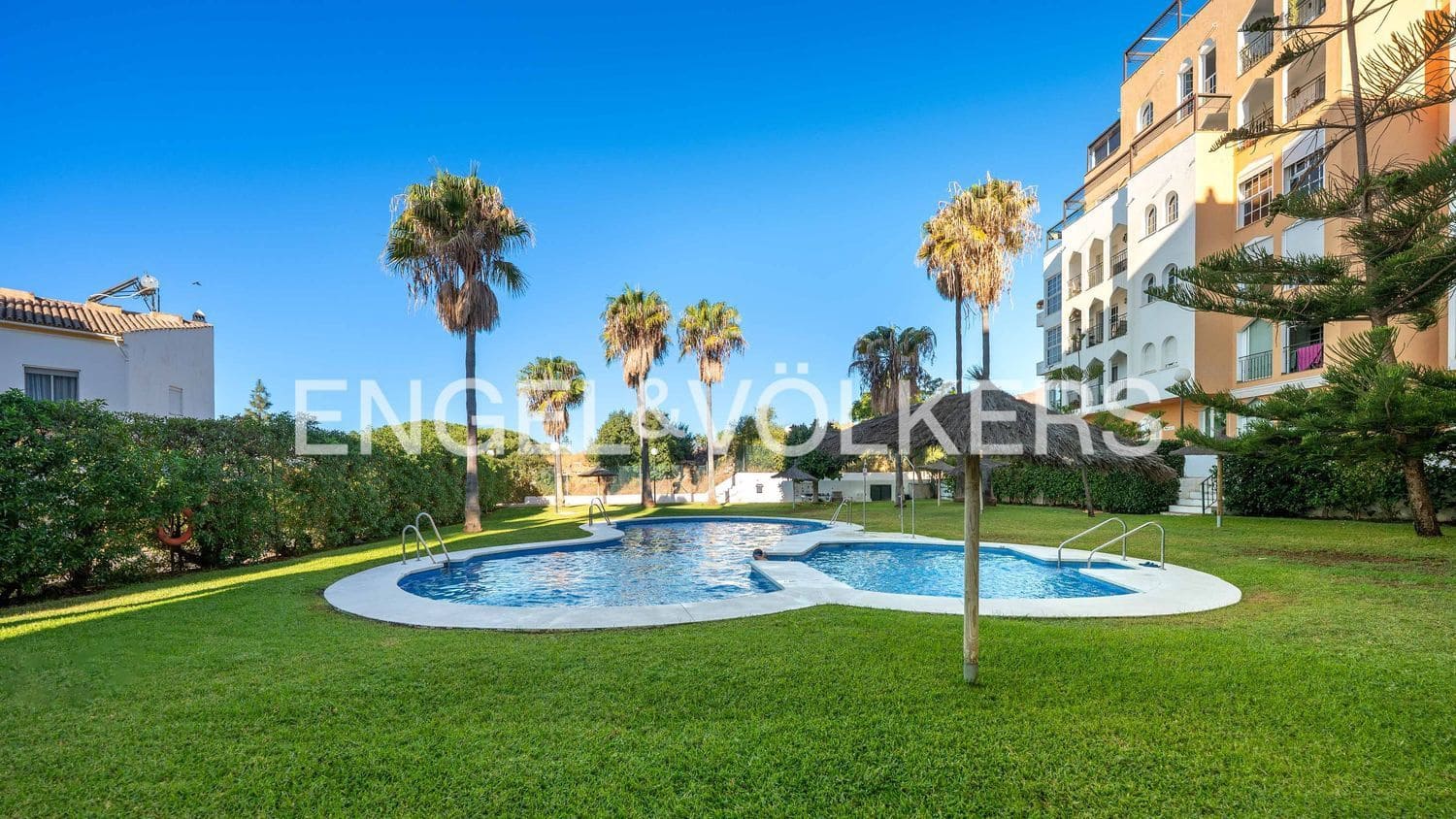 3 quarto Apartamento para venda em Estepona com piscina garagem - 650 000 € (Ref: 9733507)