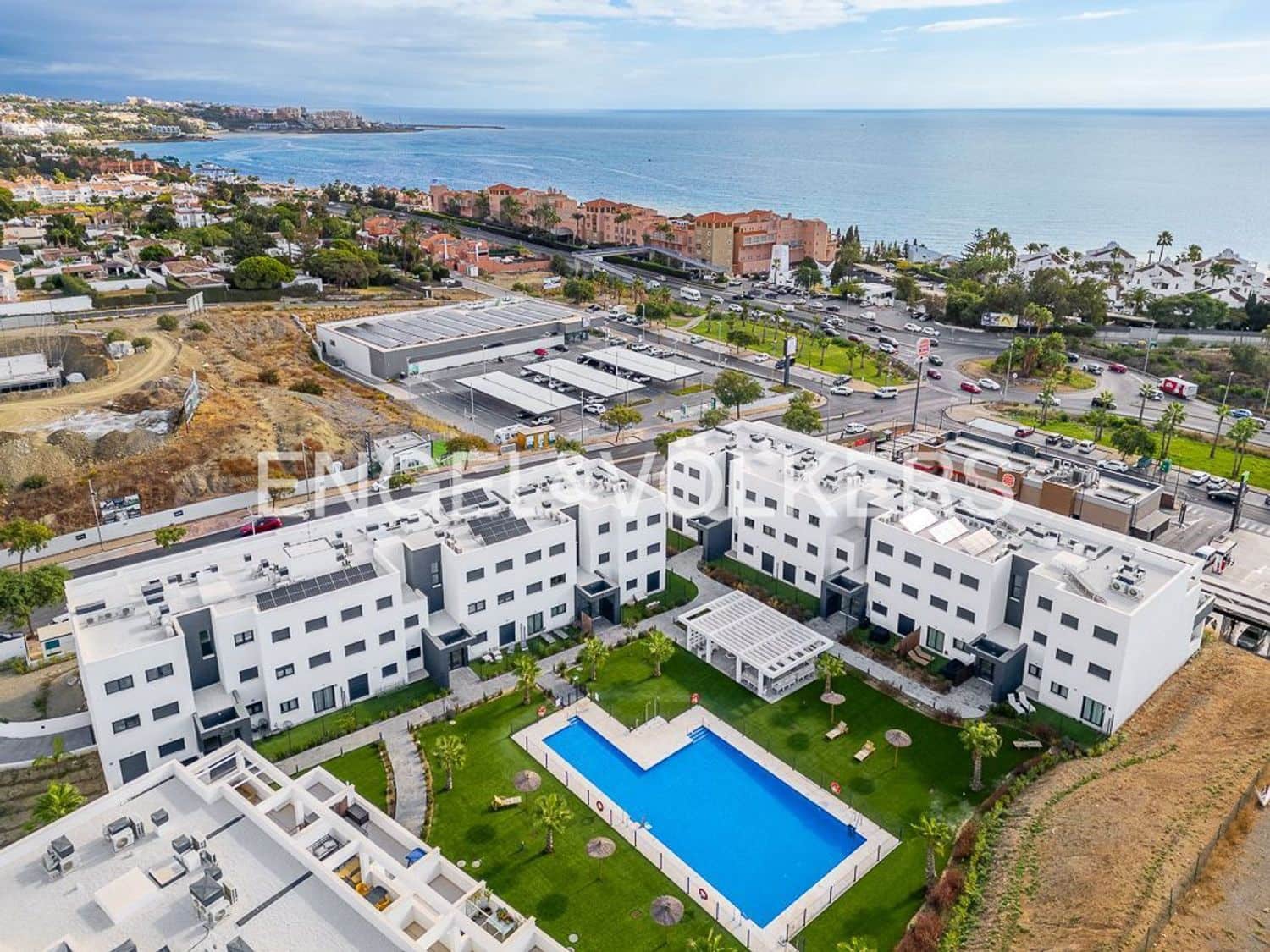 3 bedroom Apartment for sale in Estepona with pool garage - € 479,000 (Ref: 9733508)