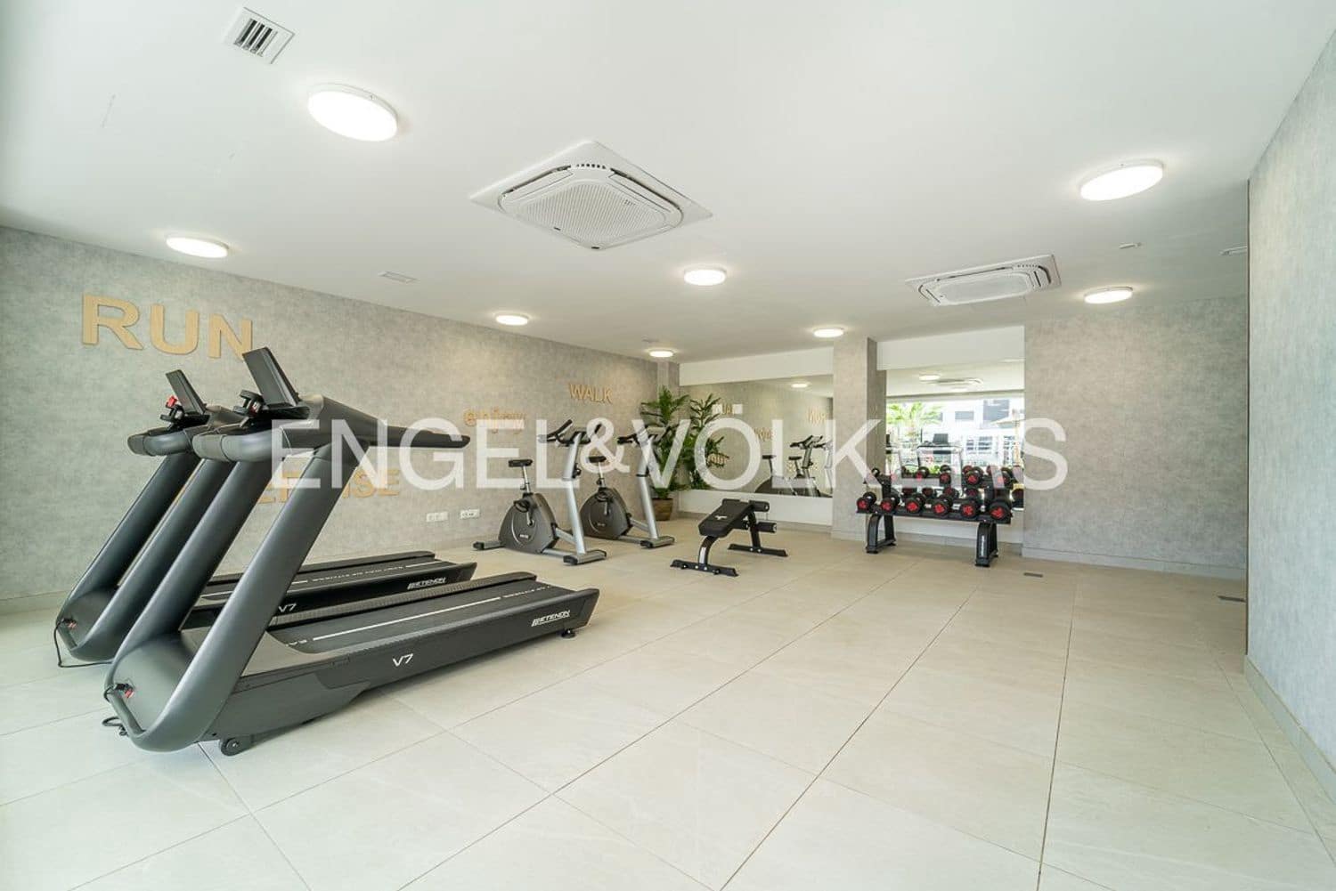 3 bedroom Apartment for sale in Estepona with pool garage - € 479,000 (Ref: 9733508)