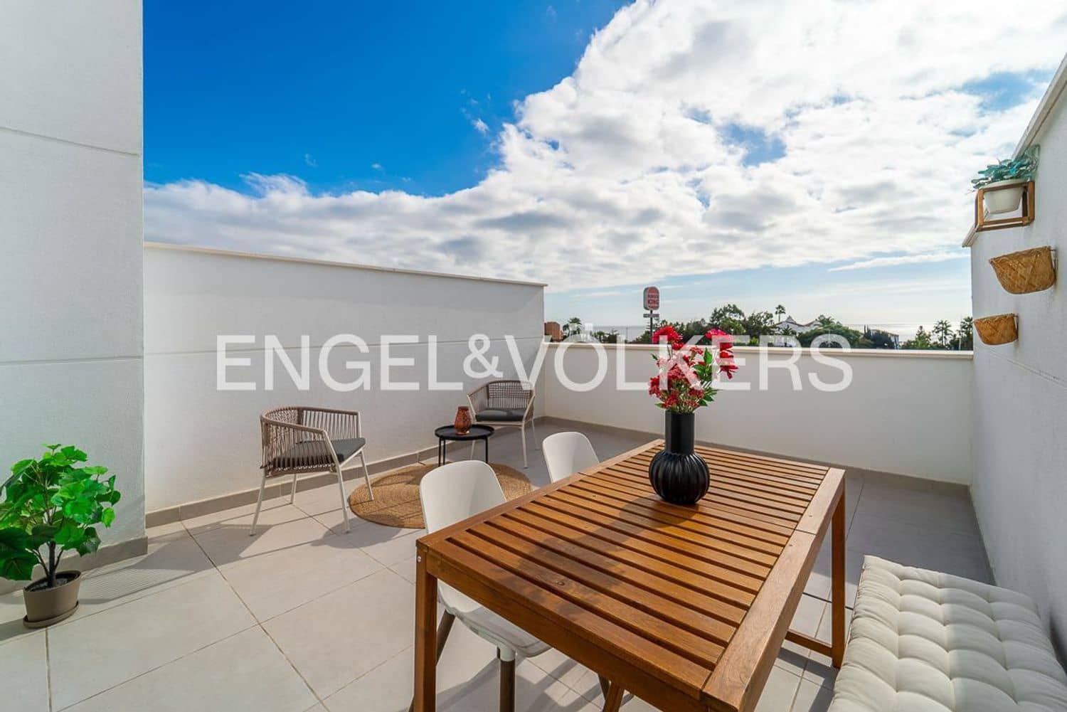 3 bedroom Apartment for sale in Estepona with pool garage - € 479,000 (Ref: 9733508)