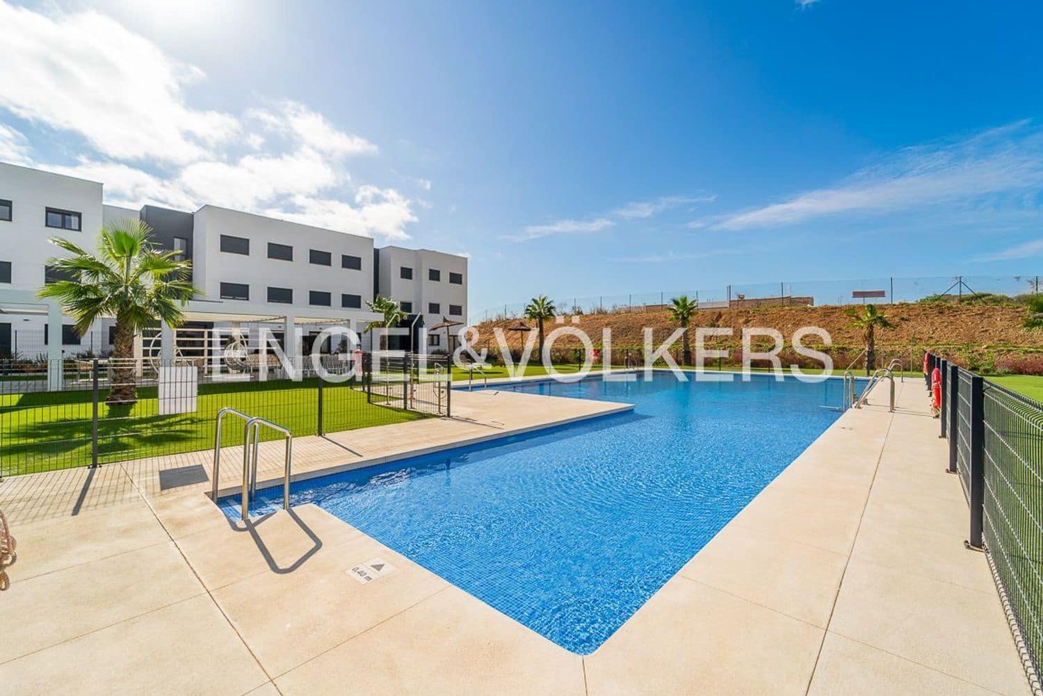 3 bedroom Apartment for sale in Estepona with pool garage - € 479,000 (Ref: 9733508)