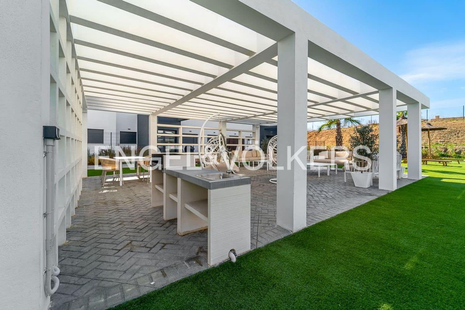 3 bedroom Apartment for sale in Estepona with pool garage - € 479,000 (Ref: 9733508)