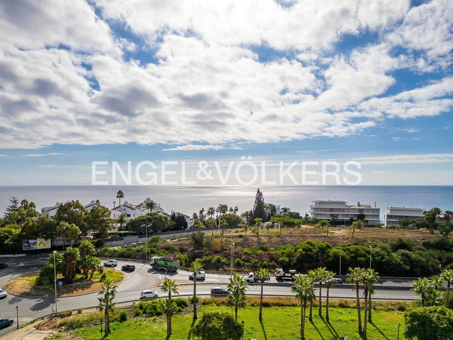 3 bedroom Apartment for sale in Estepona with pool garage - € 479,000 (Ref: 9733508)
