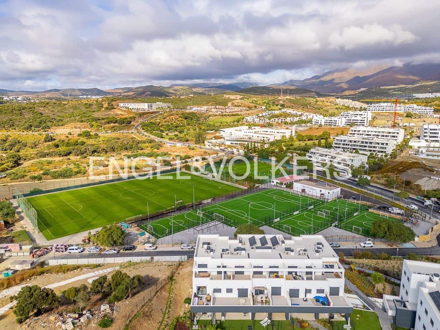 3 bedroom Apartment for sale in Estepona with pool garage - € 479,000 (Ref: 9733508)