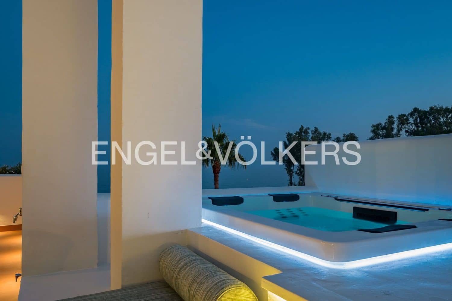 3 slaapkamer Appartement te koop in Estepona met zwembad garage - € 2.995.000 (Ref: 9733509)