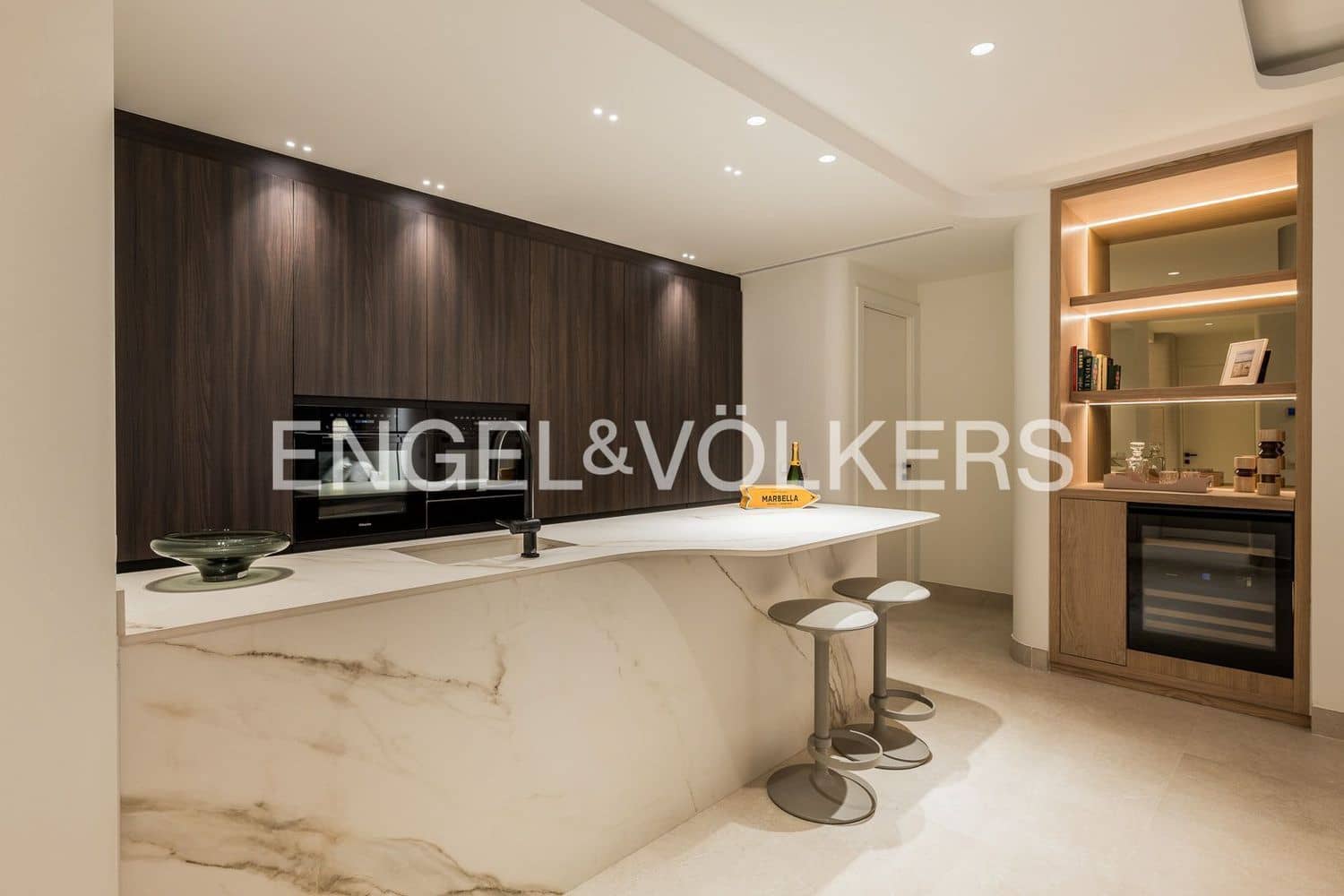 3 slaapkamer Appartement te koop in Estepona met zwembad garage - € 2.995.000 (Ref: 9733509)