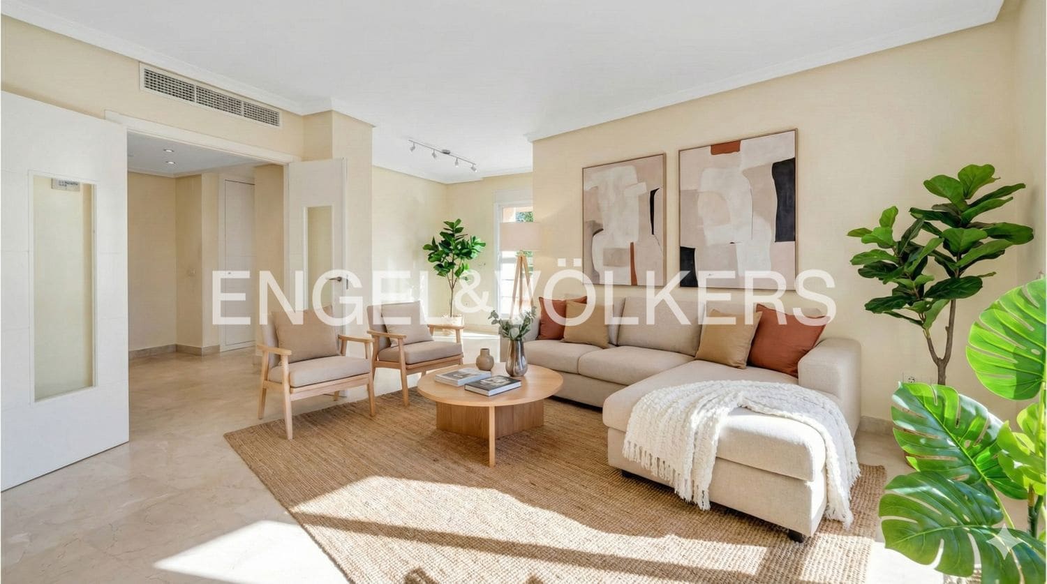4 bedroom Apartment for sale in New Golden Mile with pool garage - € 690,000 (Ref: 9733510)