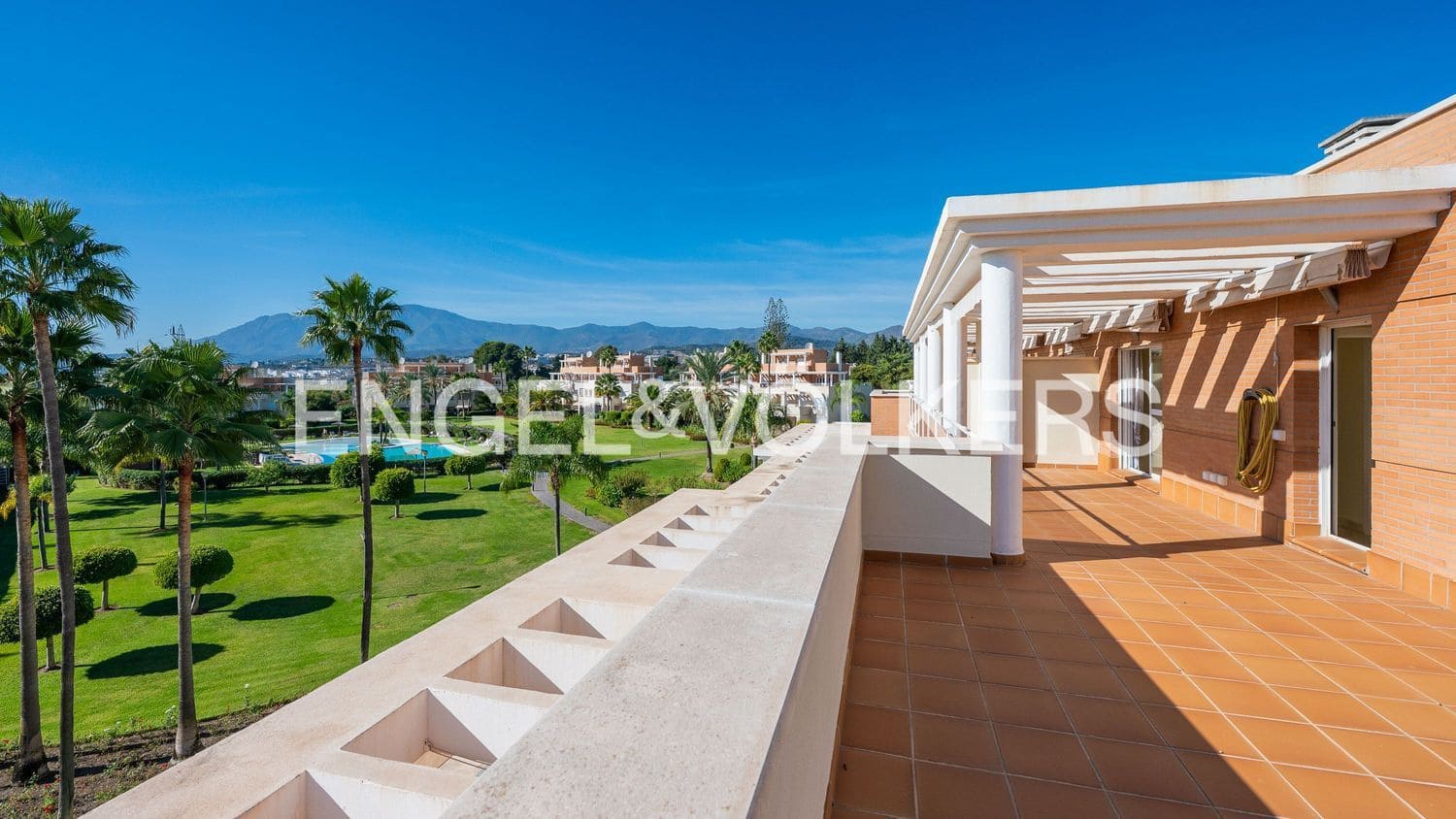 4 bedroom Apartment for sale in New Golden Mile with pool garage - € 690,000 (Ref: 9733510)