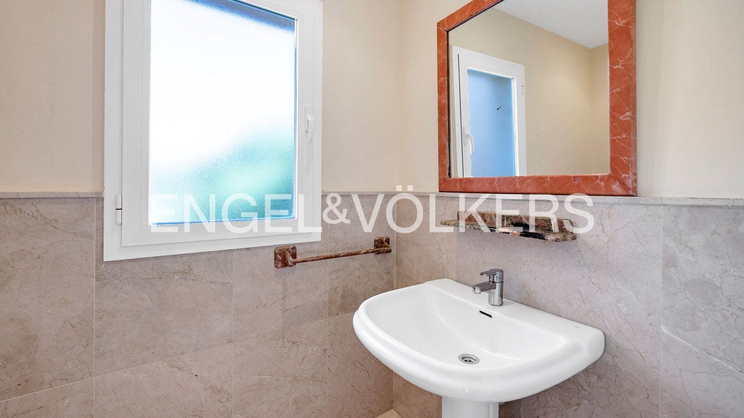 4 bedroom Apartment for sale in New Golden Mile with pool garage - € 690,000 (Ref: 9733510)