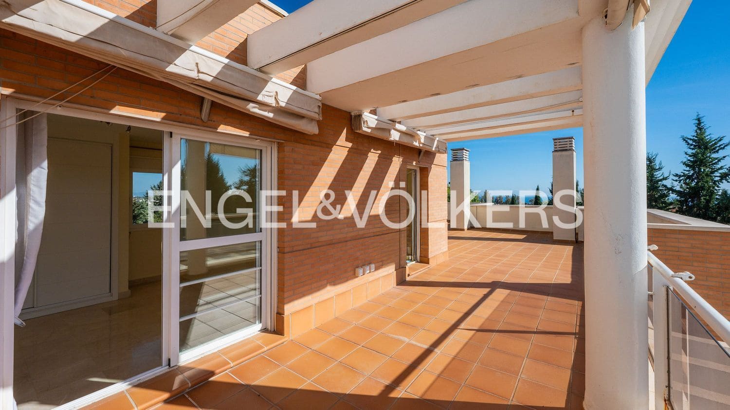 4 bedroom Apartment for sale in New Golden Mile with pool garage - € 690,000 (Ref: 9733510)