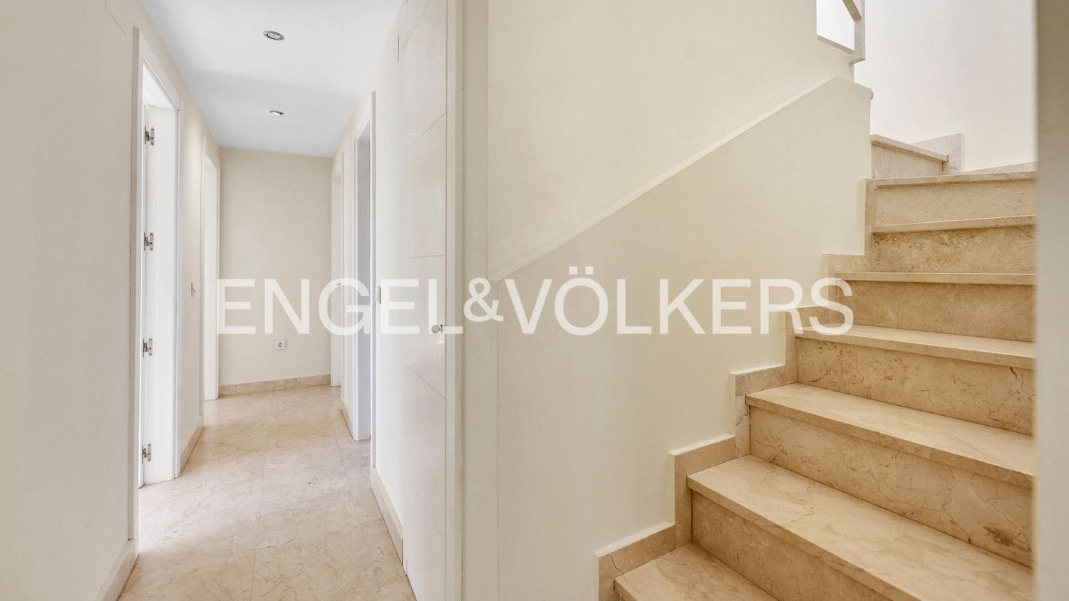 4 bedroom Apartment for sale in New Golden Mile with pool garage - € 690,000 (Ref: 9733510)