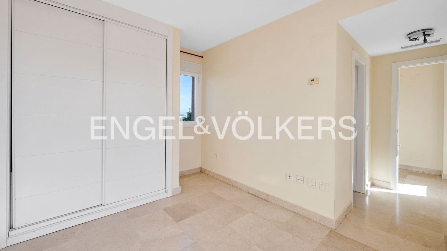 4 bedroom Apartment for sale in New Golden Mile with pool garage - € 690,000 (Ref: 9733510)