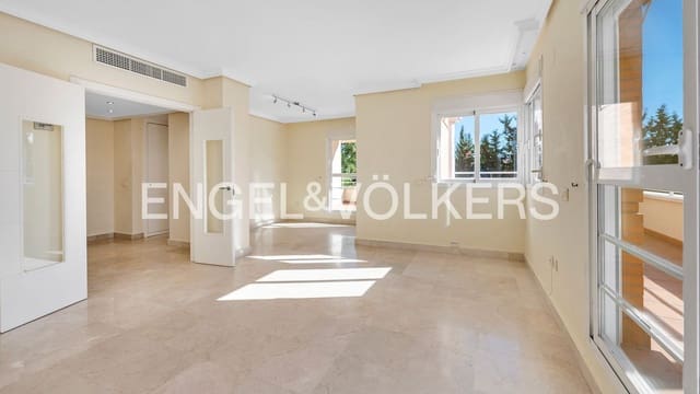 4 sovrum Lägenhet till salu i Sotoserena, Estepona med pool garage - 690 000 € (Ref: 9733510)