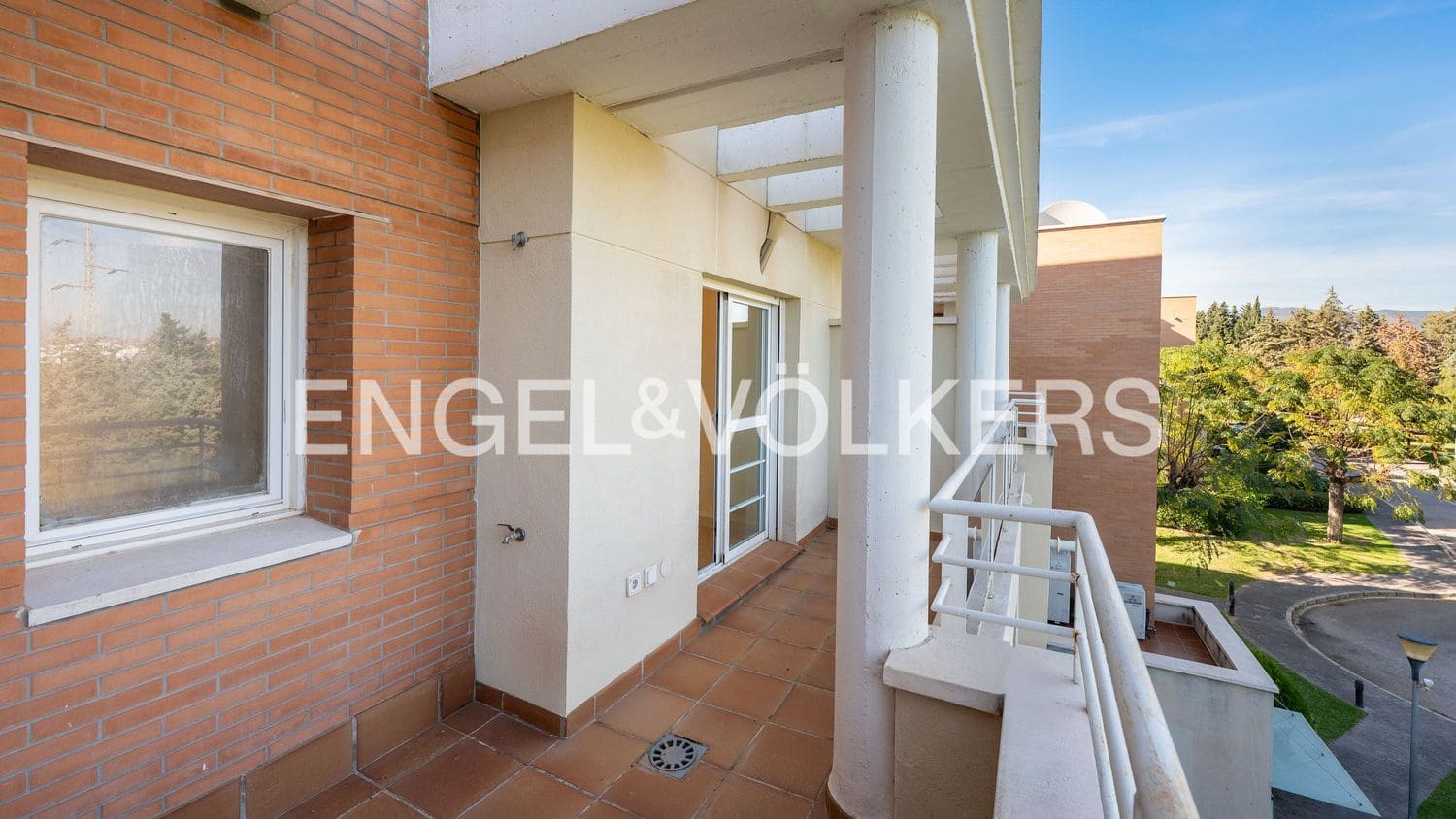 4 bedroom Apartment for sale in New Golden Mile with pool garage - € 690,000 (Ref: 9733510)