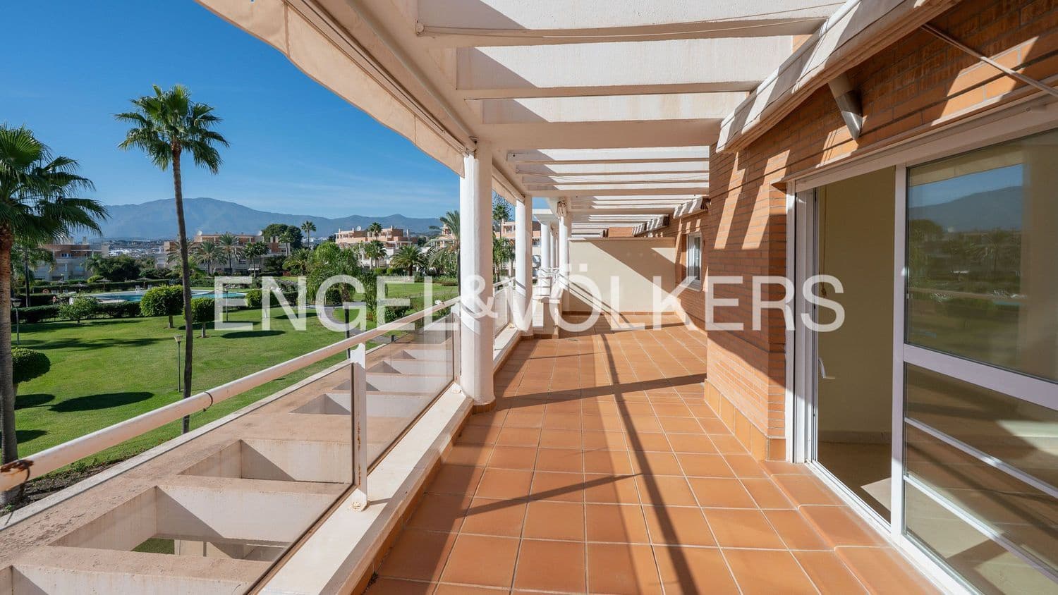 4 bedroom Apartment for sale in New Golden Mile with pool garage - € 690,000 (Ref: 9733510)